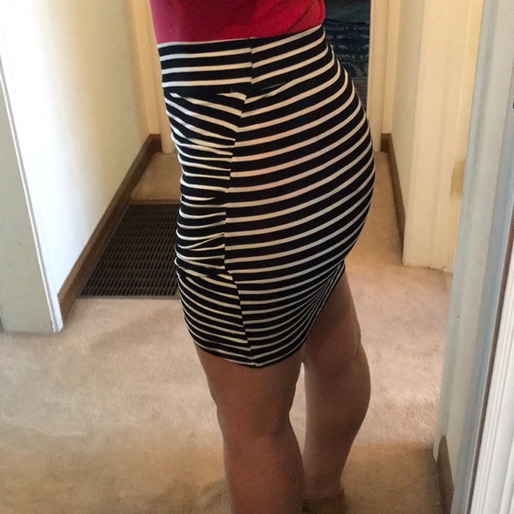 Striped Fitted Tulip Skirt NWT - Picture 1 of 6